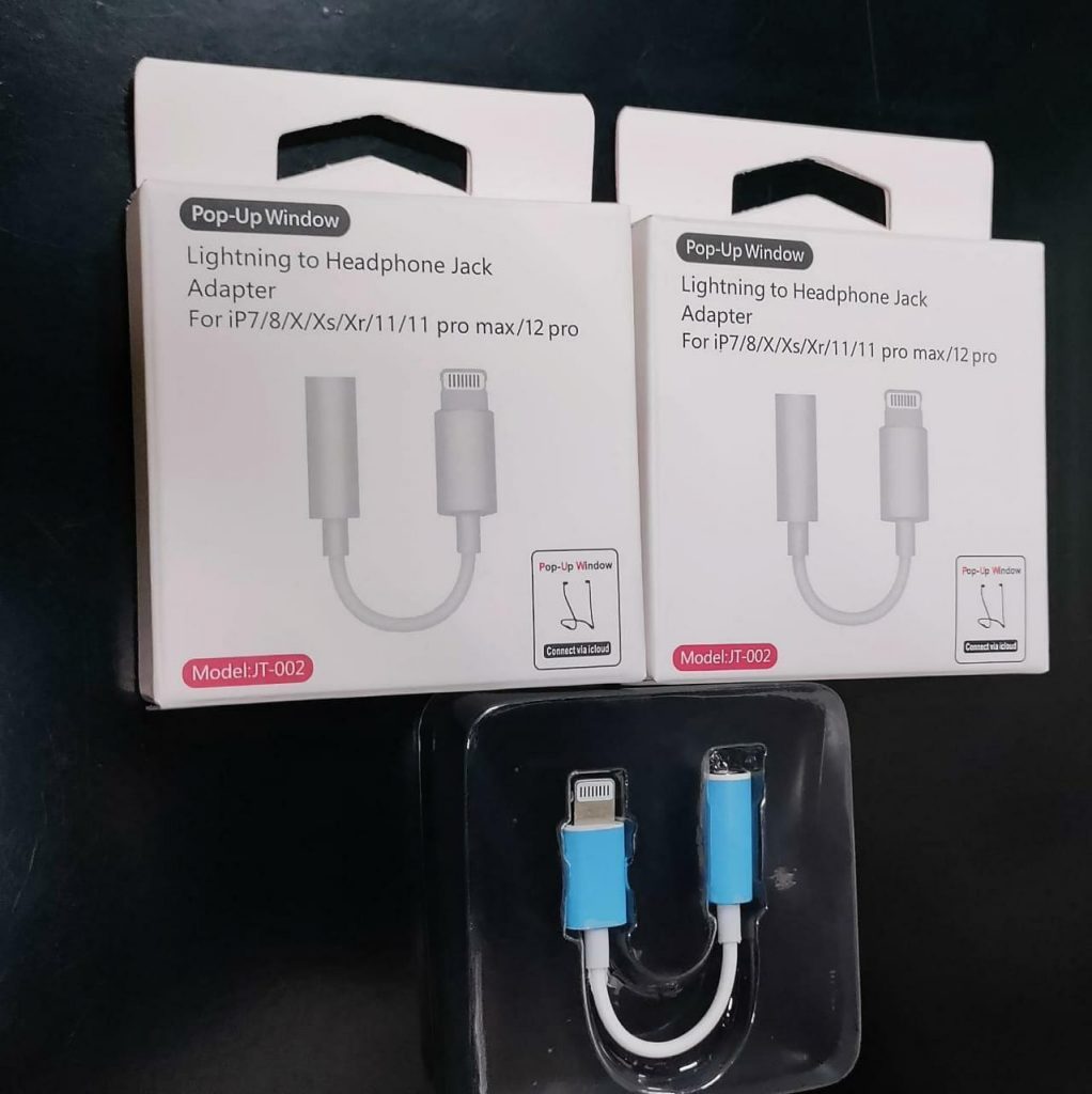 Lightning to headphone jack adapter cell to phone